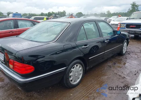 1997 Mercedes-Benz E 320 z USA, uszkodzony, nr VIN WDBJF55F5VJ036330